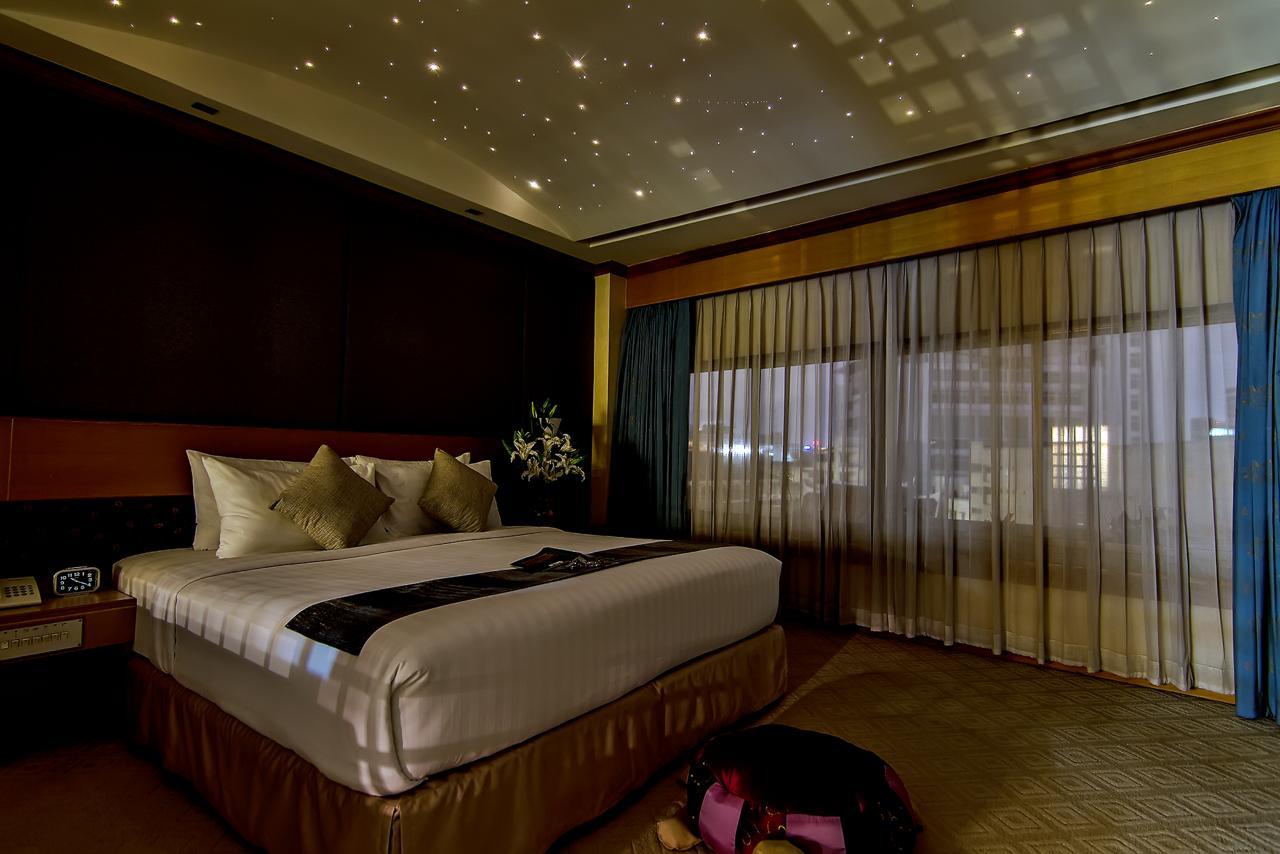 Bossotel Bangkok Esterno foto